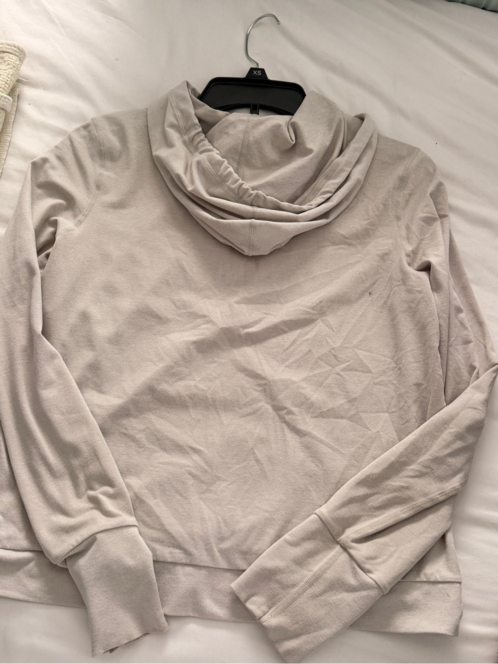 Vuori Lightweight Hooded Pullover in Light Beige - Picture 2 of 6